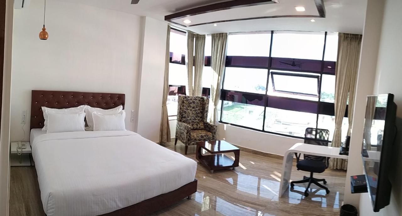 Hotel K11 Haldwāni Dış mekan fotoğraf